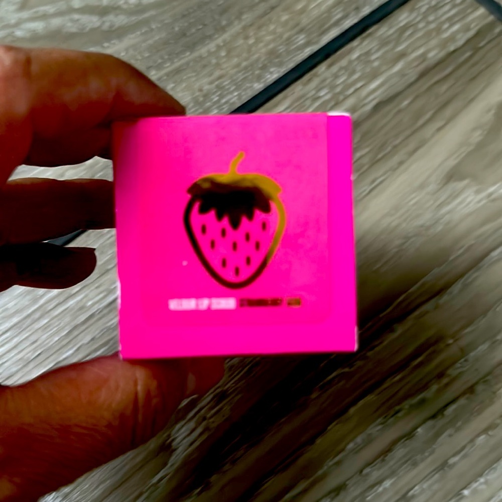JSC Strawberry Gum lip scrub
